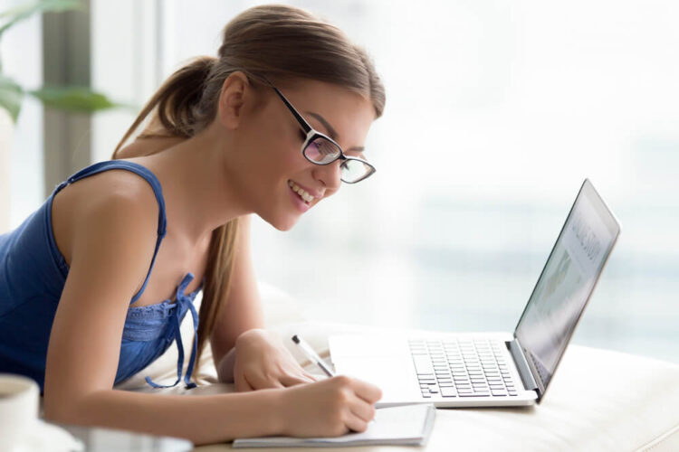 Can I Get Mold Certified Online? Pros & Cons of Online vs. In-Person